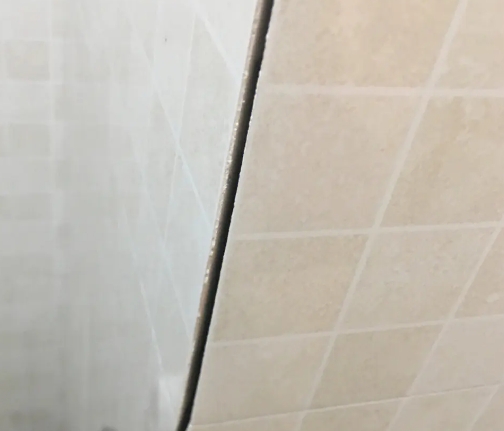 大名瓷砖空鼓维修公司分享阳台瓷砖脱落的修复过程可以分为以下几个步骤